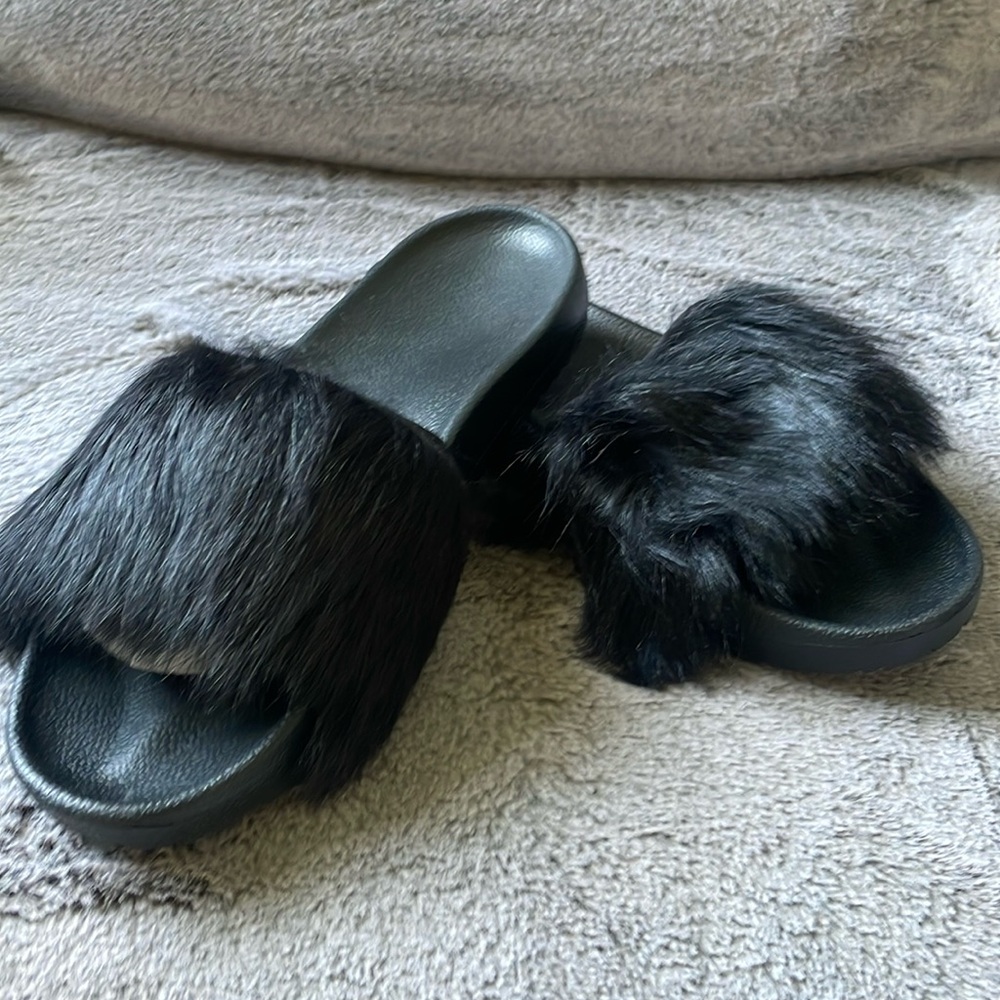 Ugg fuzzy slides